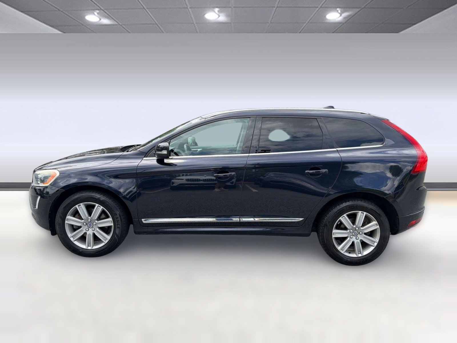 Used 2017 Volvo XC60 T5 Inscription w/ Preferred Option Package AWD/4WD image 2