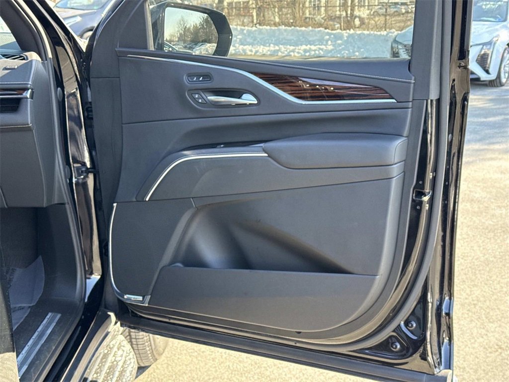 Used 2023 Cadillac Escalade ESV Luxury image 10