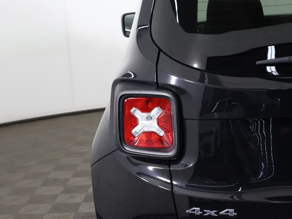 Used 2023 Jeep Renegade Latitude AWD/4WD image 14
