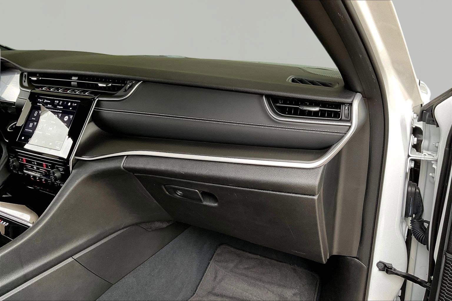 Used 2023 Jeep Grand Cherokee L Laredo AWD/4WD image 26