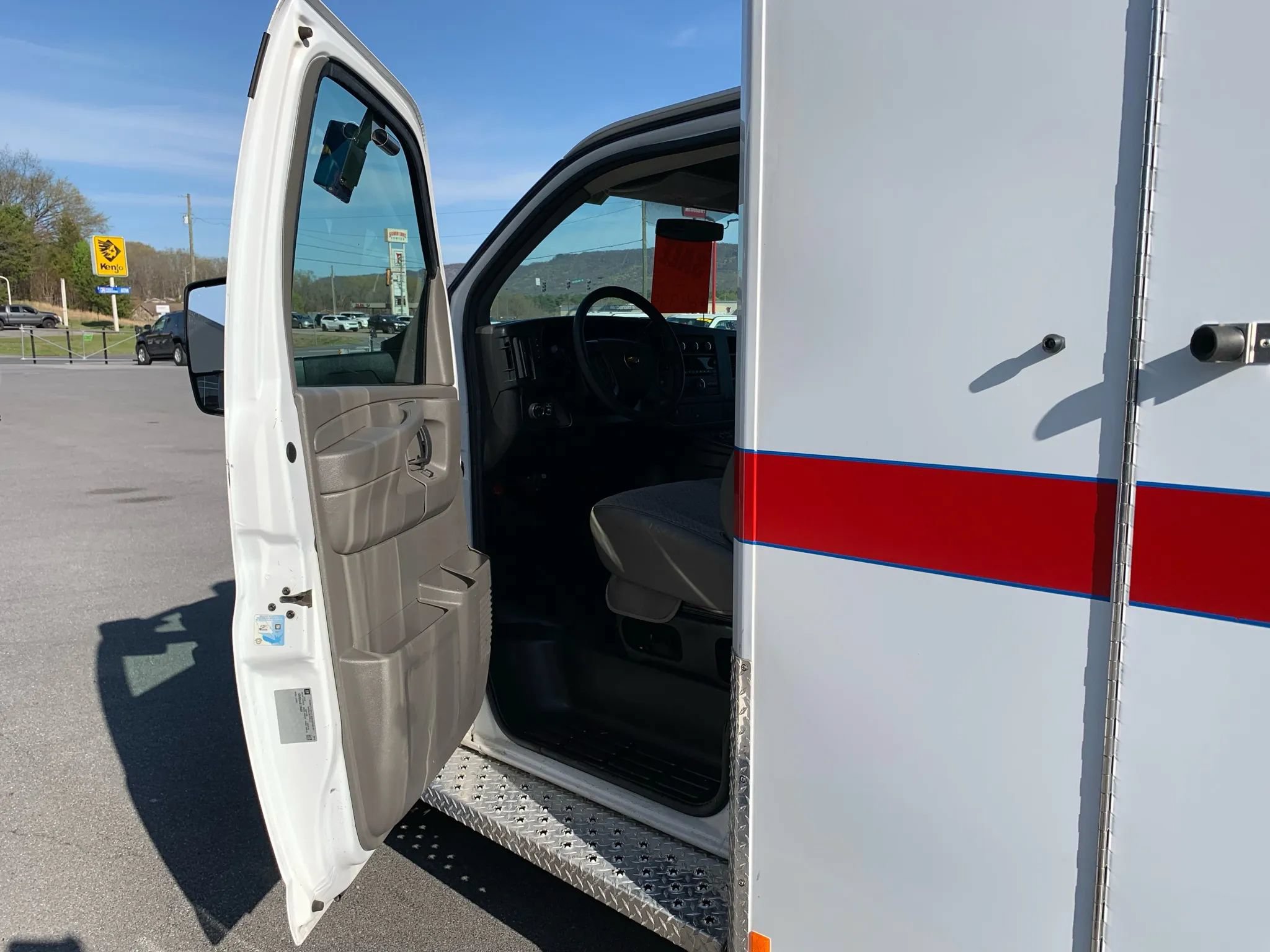 Used 2014 Chevrolet Express 4500 w/ Ambulance Package RWD image 8