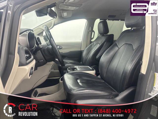 Used 2021 Chrysler Pacifica Touring-L image 12
