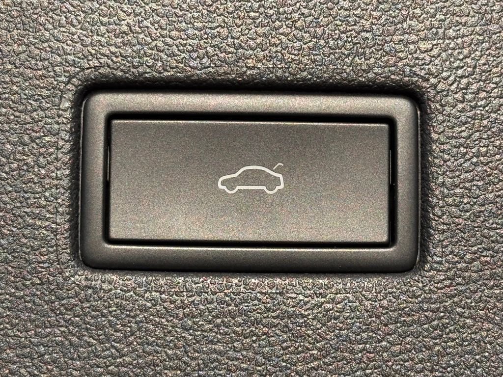 Used 2024 Volkswagen Tiguan SE R-Line image 14