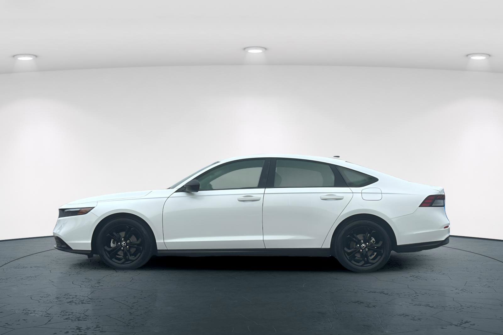 Certified 2025 Honda Accord SE image 3