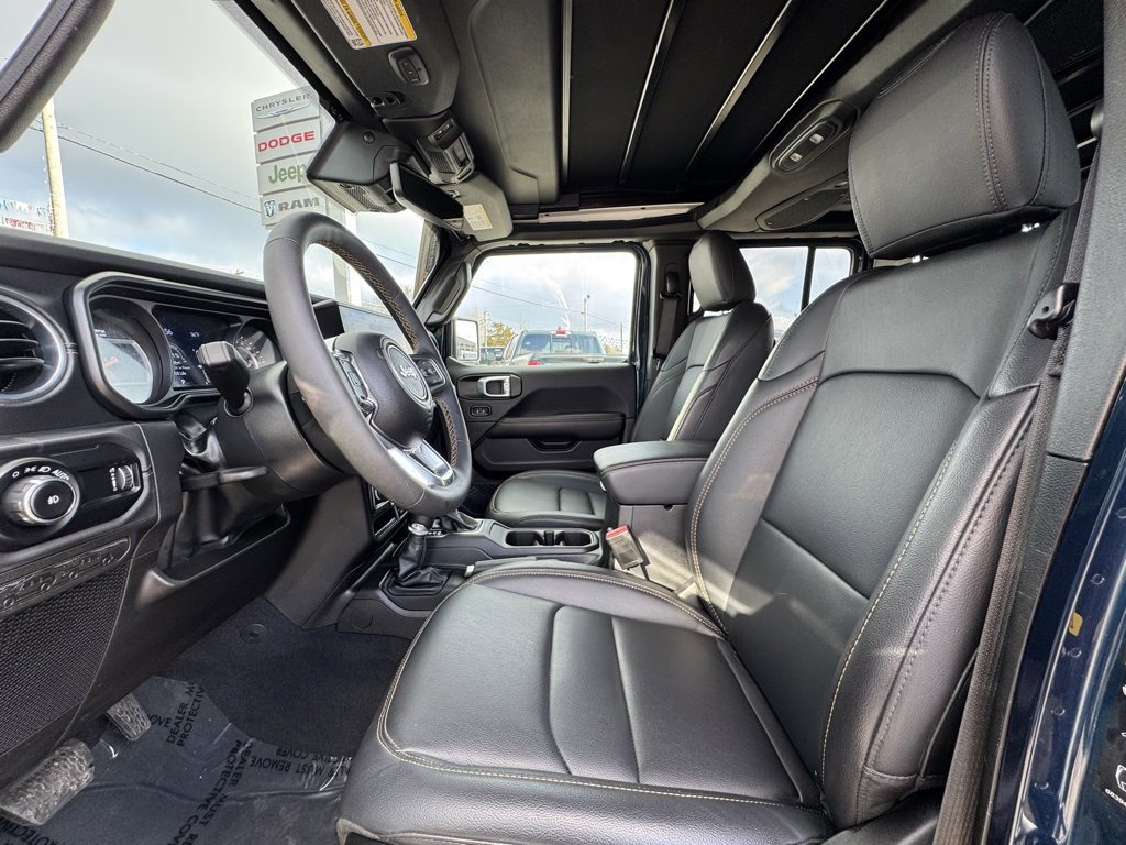 Used 2025 Jeep Wrangler Sahara w/ Safety Group image 17