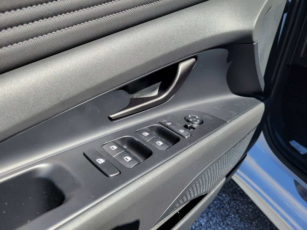 Used 2025 Hyundai Elantra Sport FWD image 8