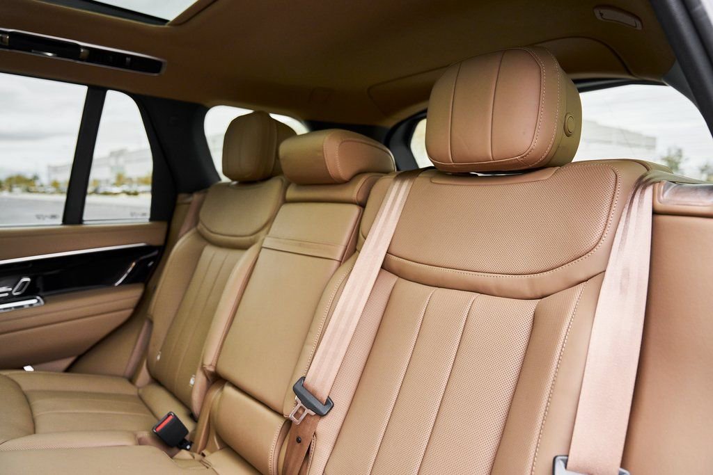Used 2023 Land Rover Range Rover SE image 40