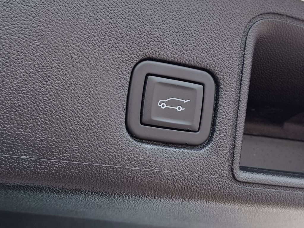 Used 2023 GMC Terrain Denali w/ LPO, Floor Liner Package AWD/4WD image 9
