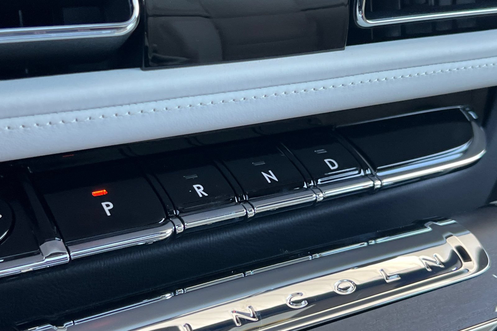 New 2026 Lincoln Aviator Black Label w/ Jet Appearance Package AWD/4WD image 20