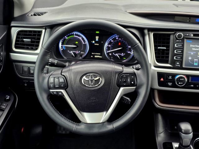 Used 2016 Toyota Highlander Limited Platinum image 12