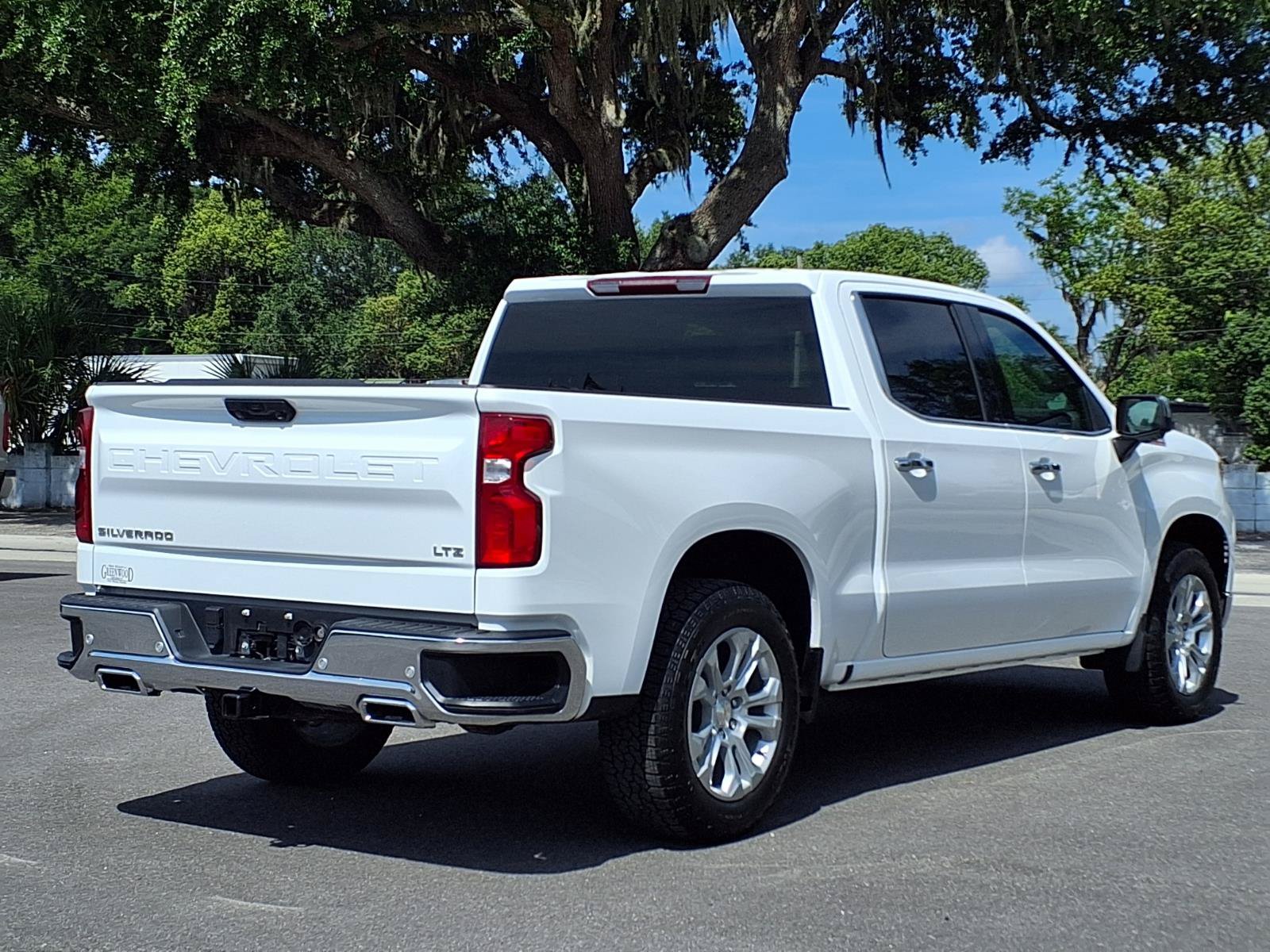 Used 2025 Chevrolet Silverado 1500 LTZ AWD/4WD image 4