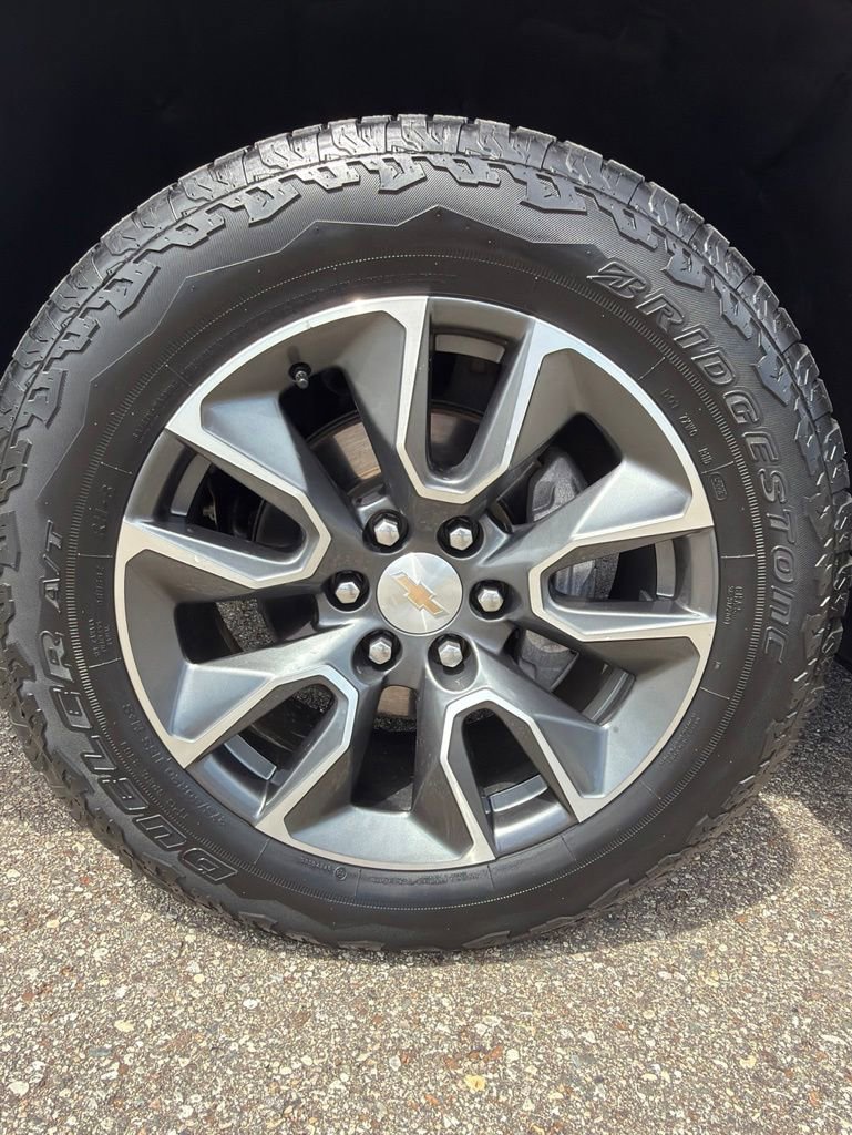 Used 2024 Chevrolet Silverado 1500 LT AWD/4WD image 10