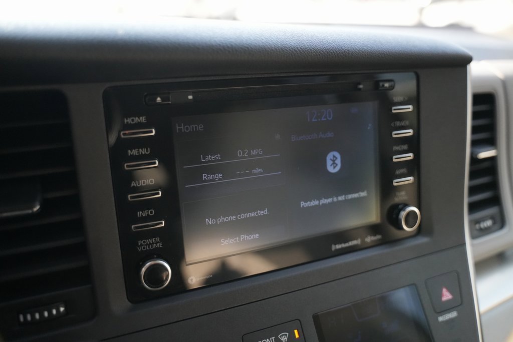 Used 2018 Toyota Sienna LE image 26