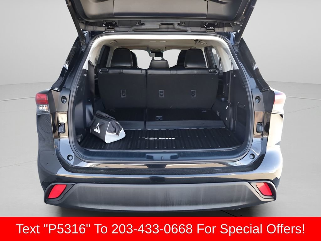 Used 2023 Toyota Highlander XLE AWD/4WD image 11