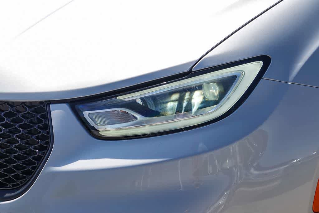 Used 2022 Chrysler Pacifica Touring-L w/ S Appearance Package FWD image 8