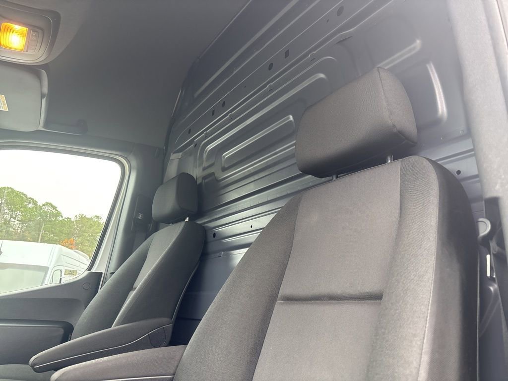 Used 2024 Mercedes-Benz Sprinter 2500 image 40