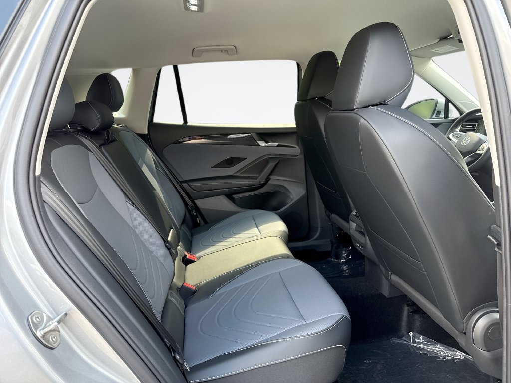 New 2026 Volkswagen Tiguan SE FWD image 24