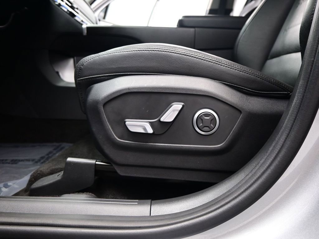Used 2024 Hyundai Santa Fe Limited AWD/4WD image 18