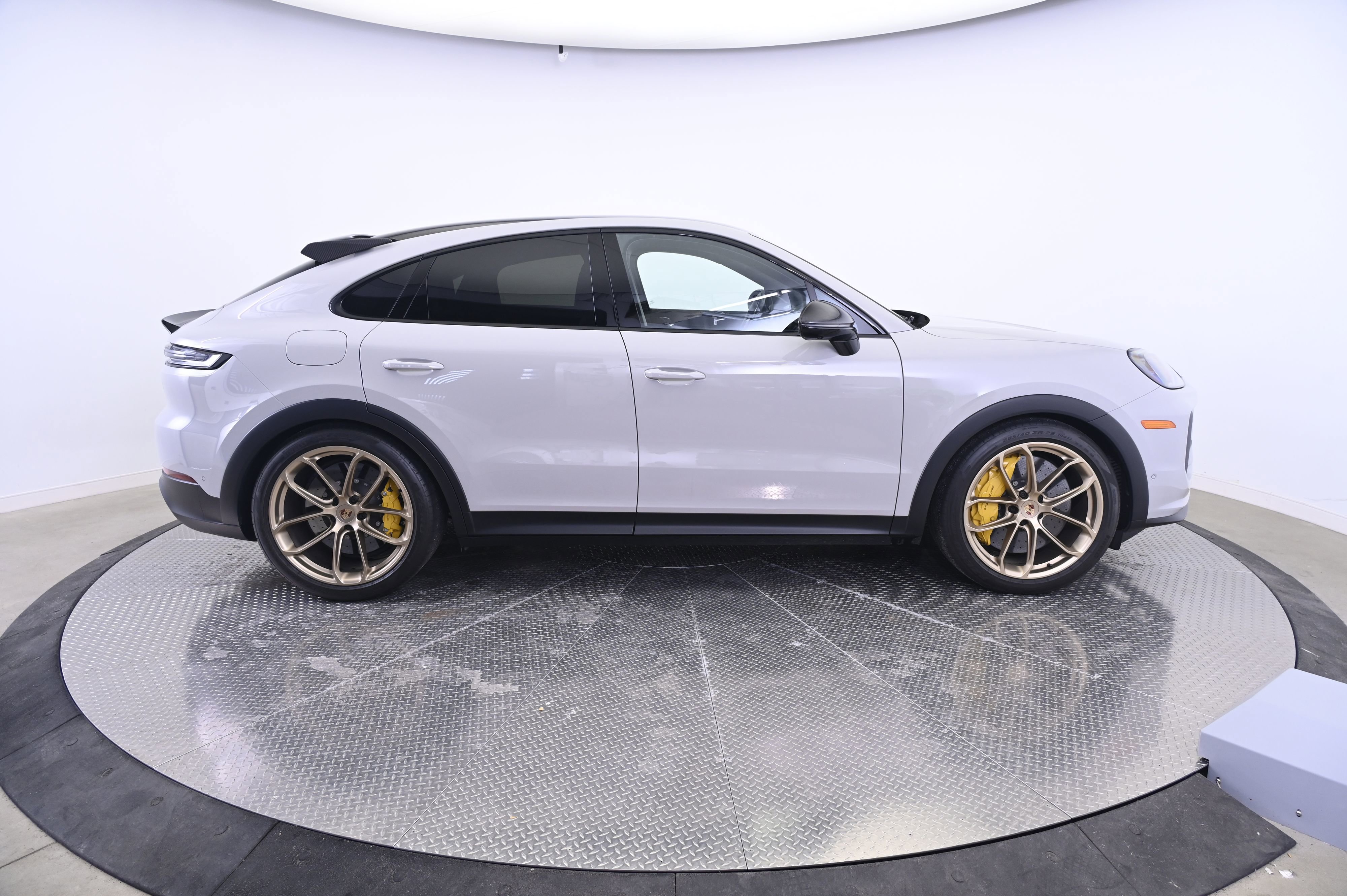 Certified 2025 Porsche Cayenne Turbo GT AWD/4WD image 8