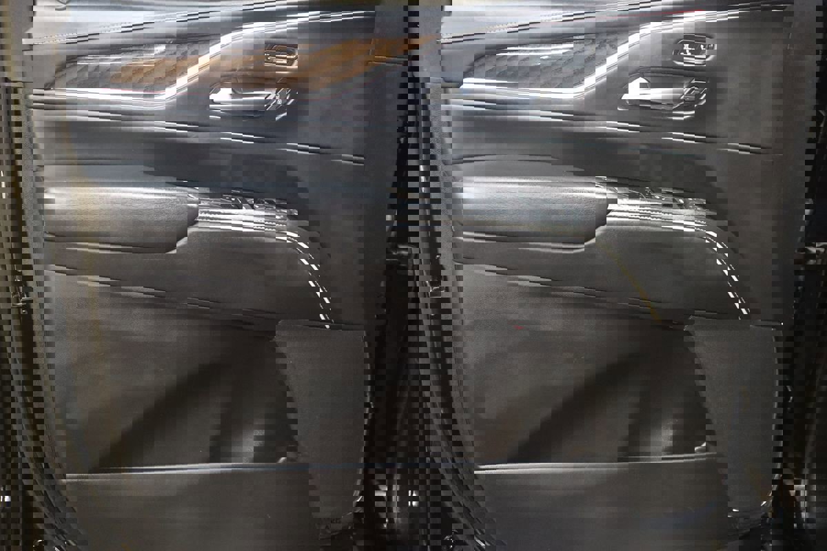 Used 2022 Cadillac Escalade Sport Platinum w/ LPO, ONYX Package image 27