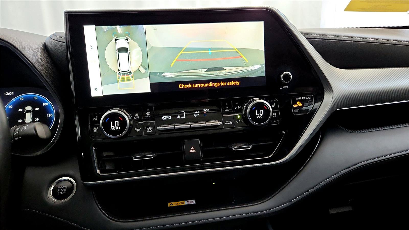 Certified 2025 Toyota Highlander Platinum image 33