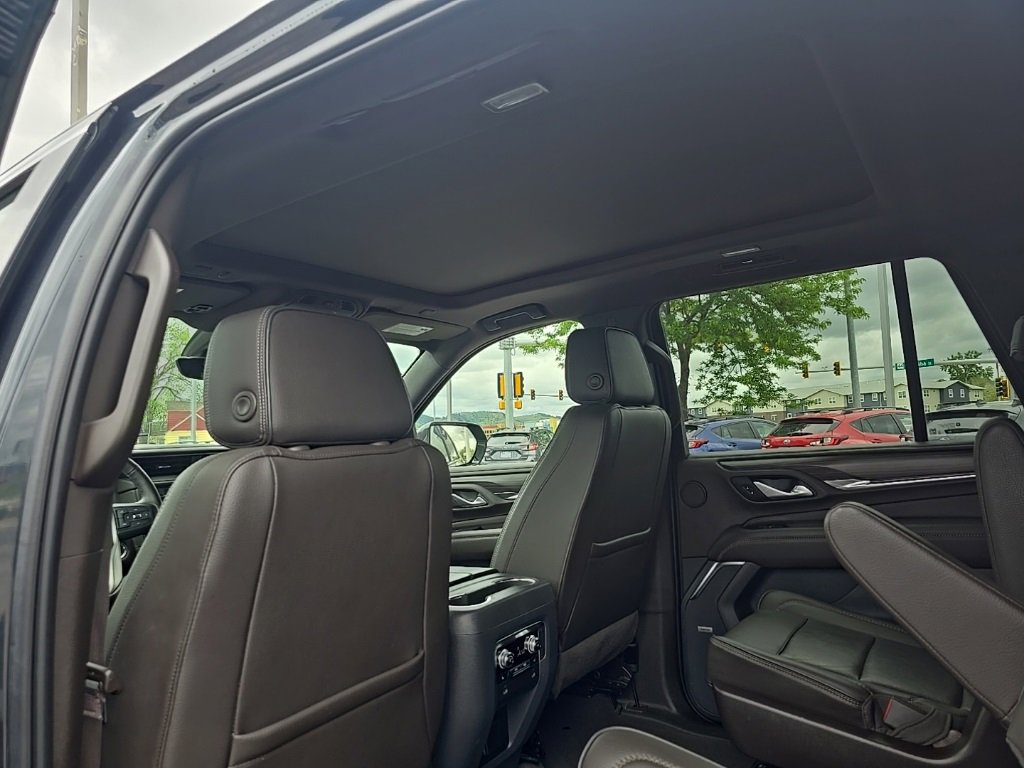 Used 2022 GMC Yukon Denali w/ Denali Premium Package image 14