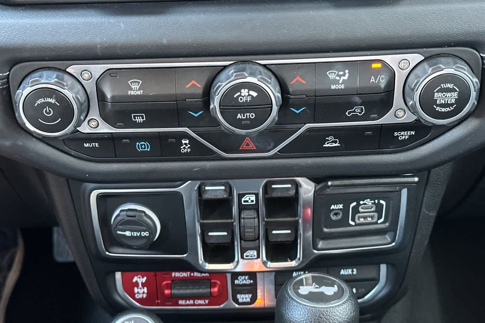 Used 2024 Jeep Wrangler Unlimited Rubicon 4xe AWD/4WD image 22