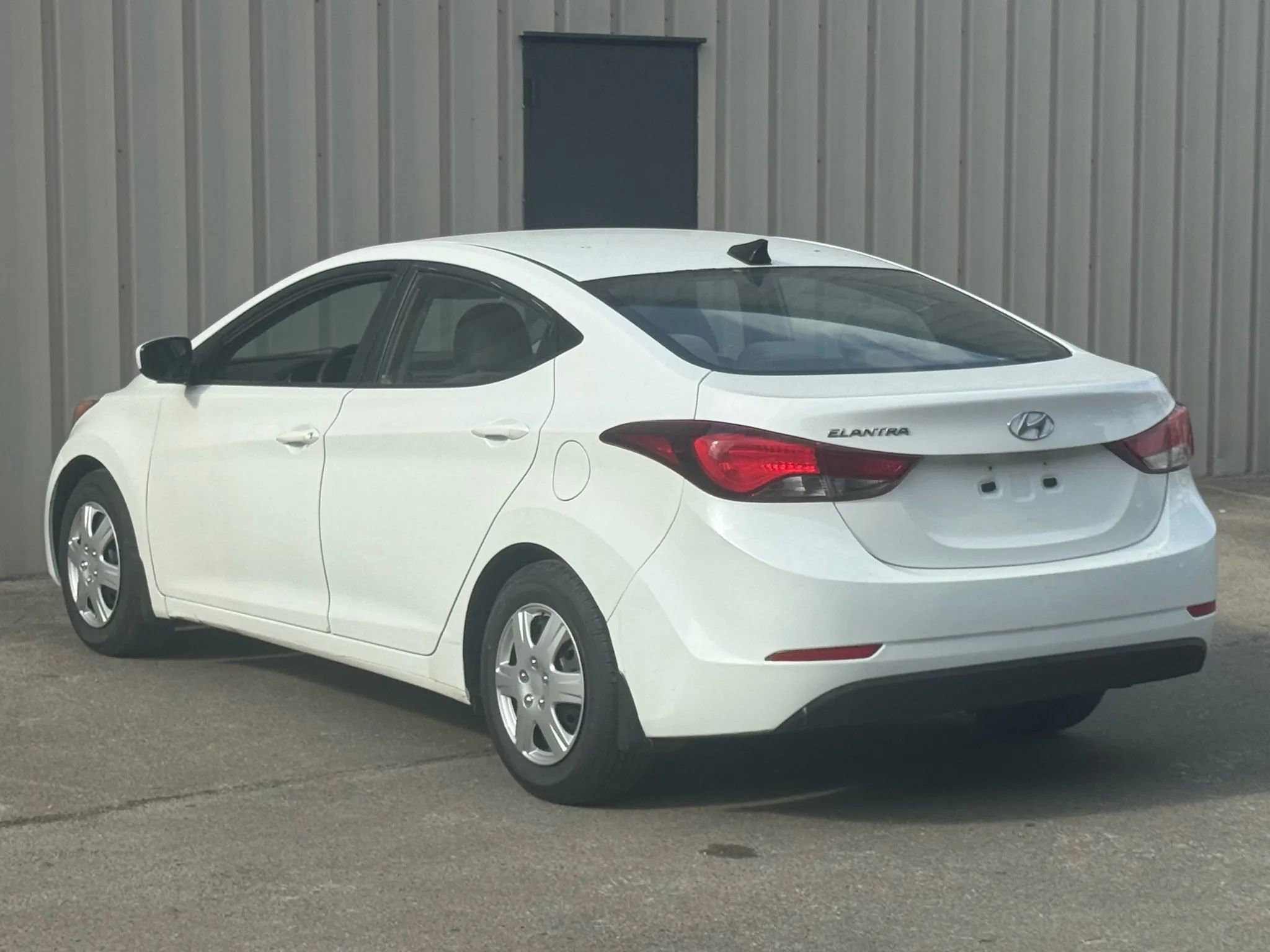 Used 2016 Hyundai Elantra SE image 5