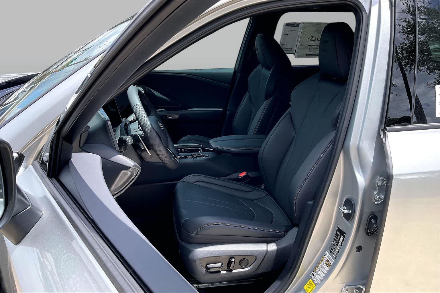 New 2026 Lexus TX 500h AWD image 17