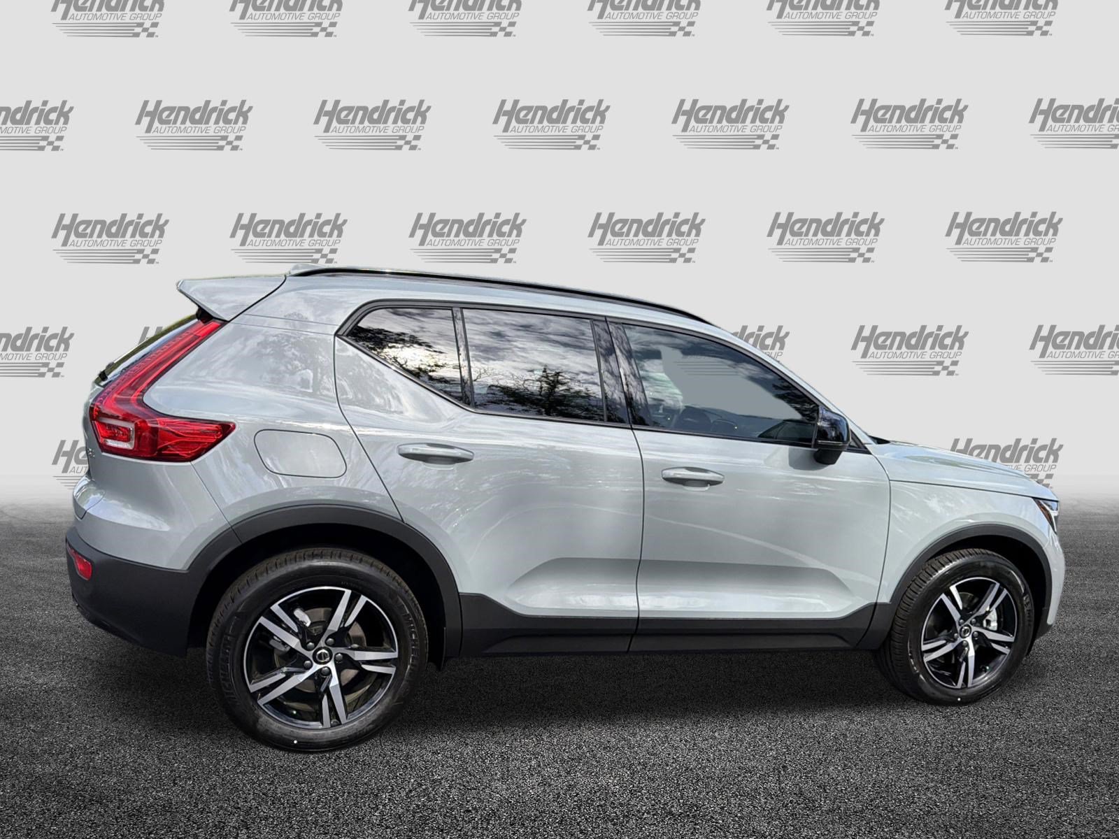 New 2026 Volvo XC40 B4 Core w/ Climate Package FWD image 10