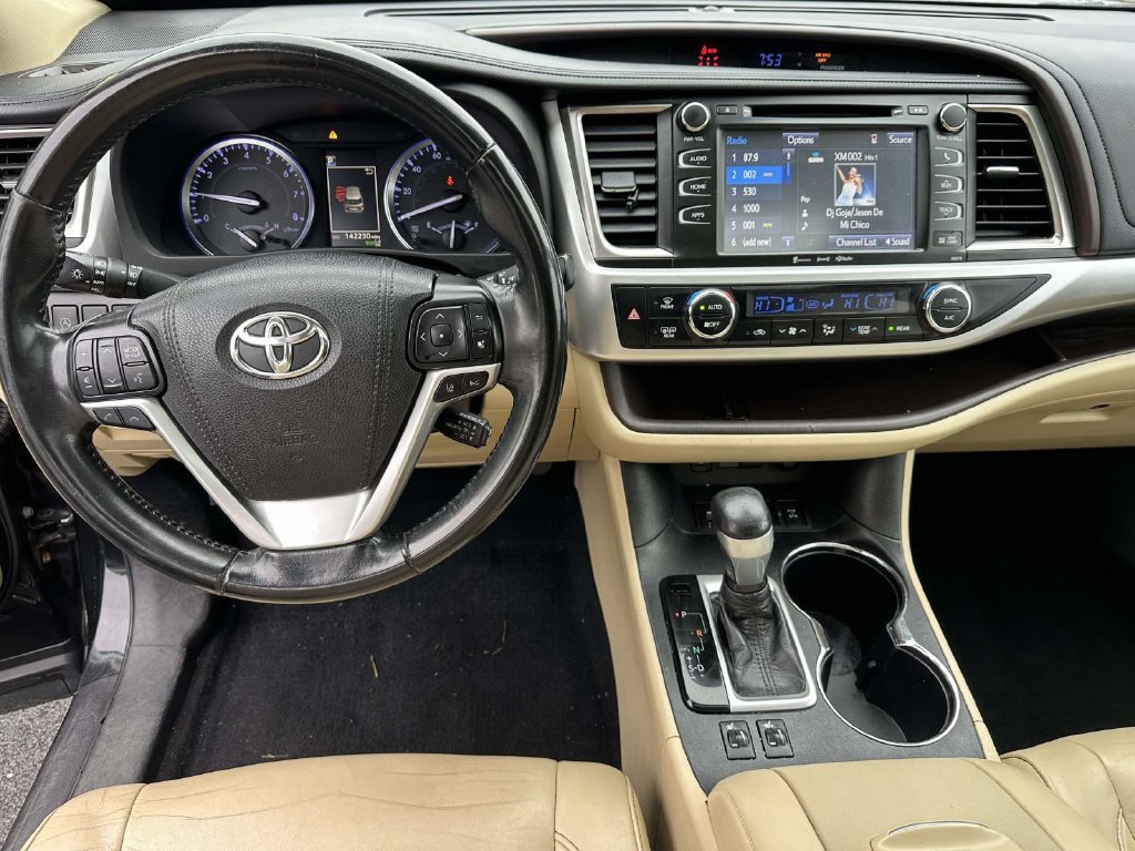 Used 2018 Toyota Highlander XLE w/ Protection Package #3 AWD/4WD image 31