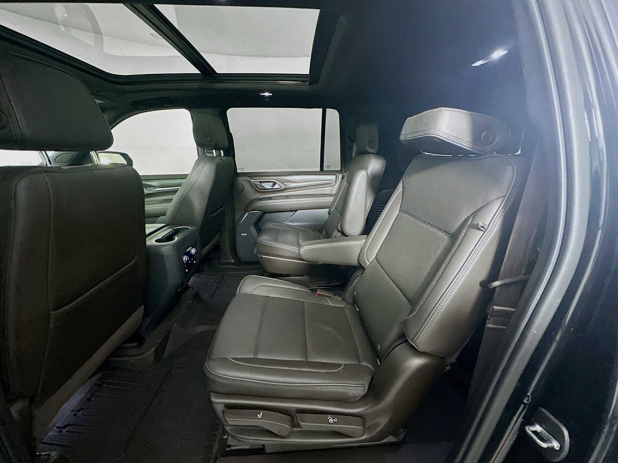 Used 2021 GMC Yukon XL Denali w/ Advanced Technology Package image 29