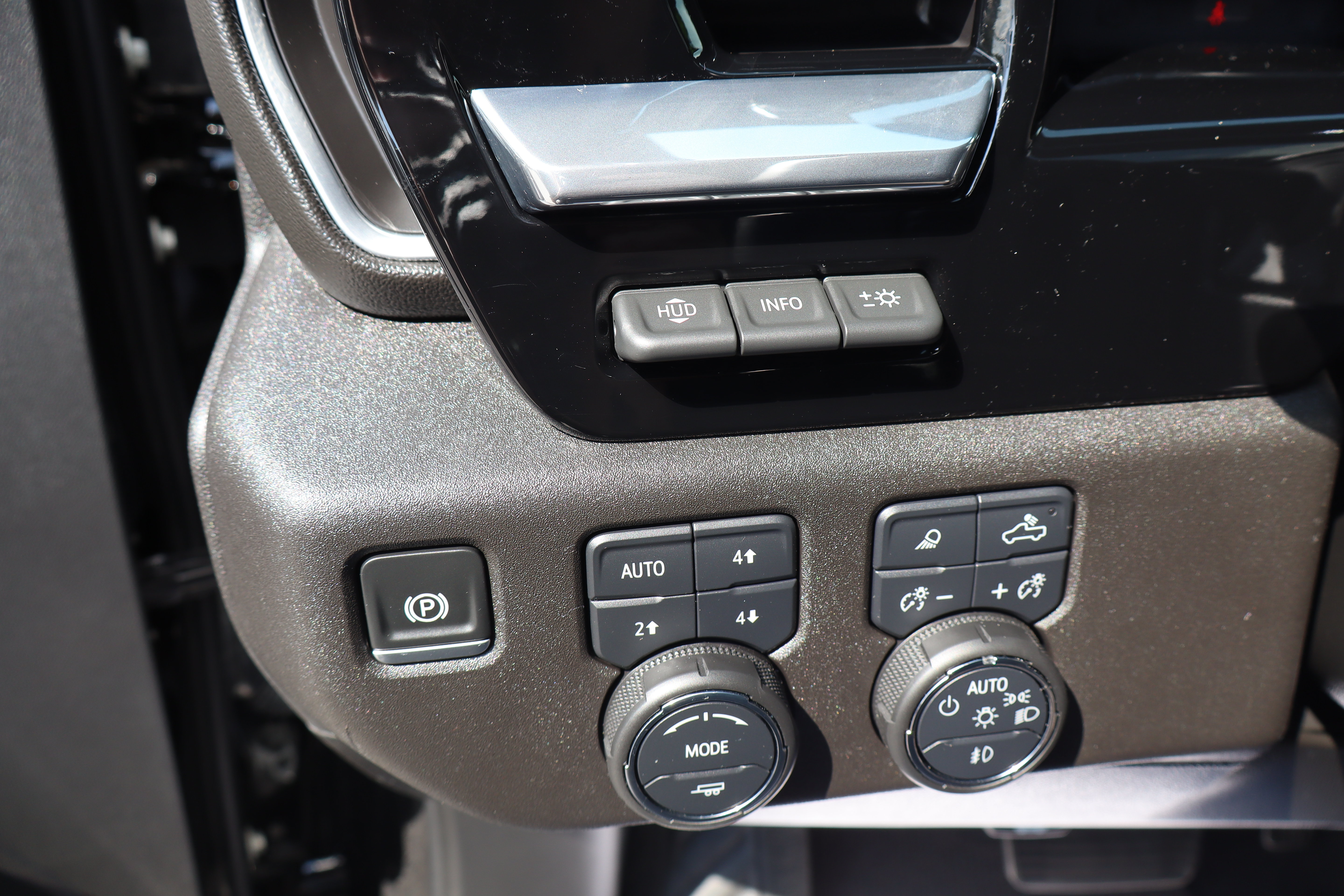 Used 2025 Chevrolet Silverado 1500 High Country w/ Midnight Edition AWD/4WD image 21