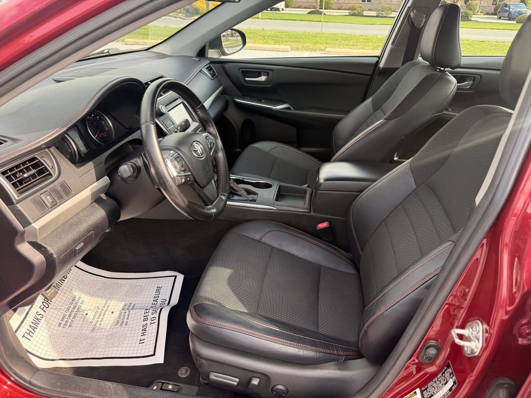 Used 2016 Toyota Camry SE image 10