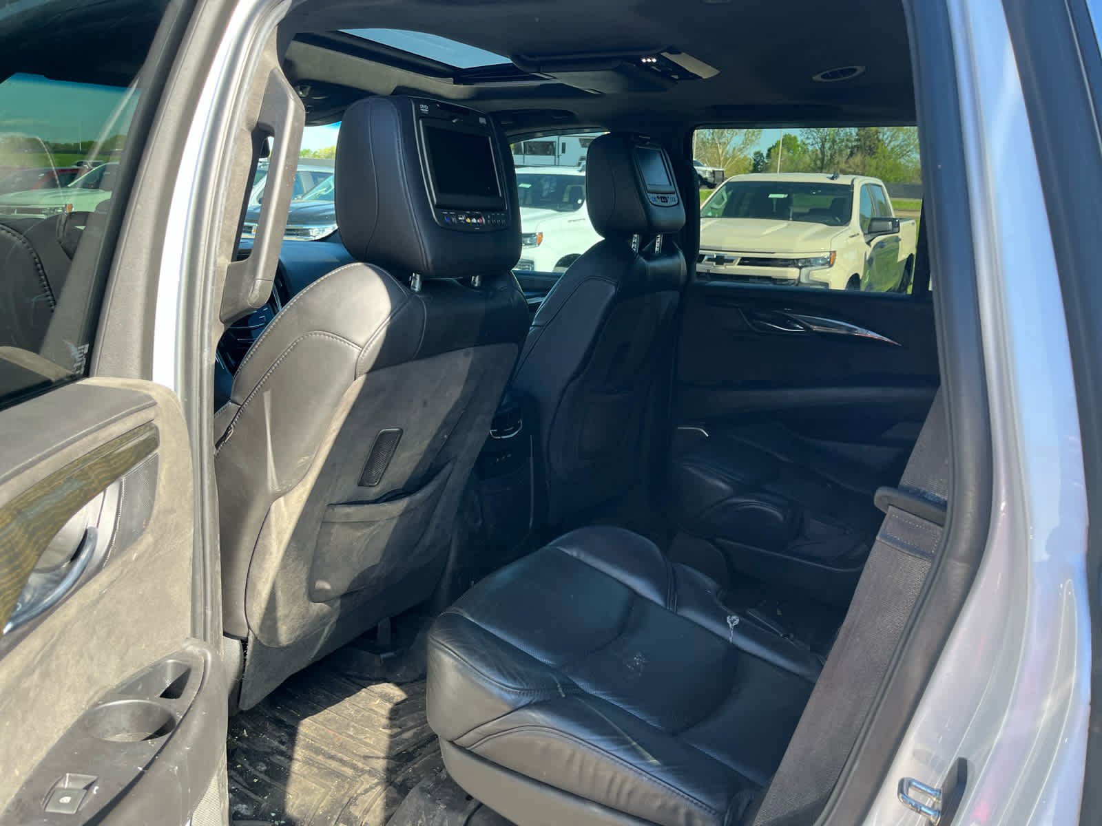 Used 2018 Cadillac Escalade Platinum AWD/4WD image 7