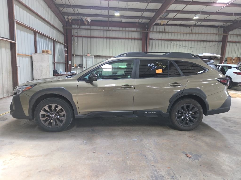 Used 2025 Subaru Outback Onyx Edition image 9