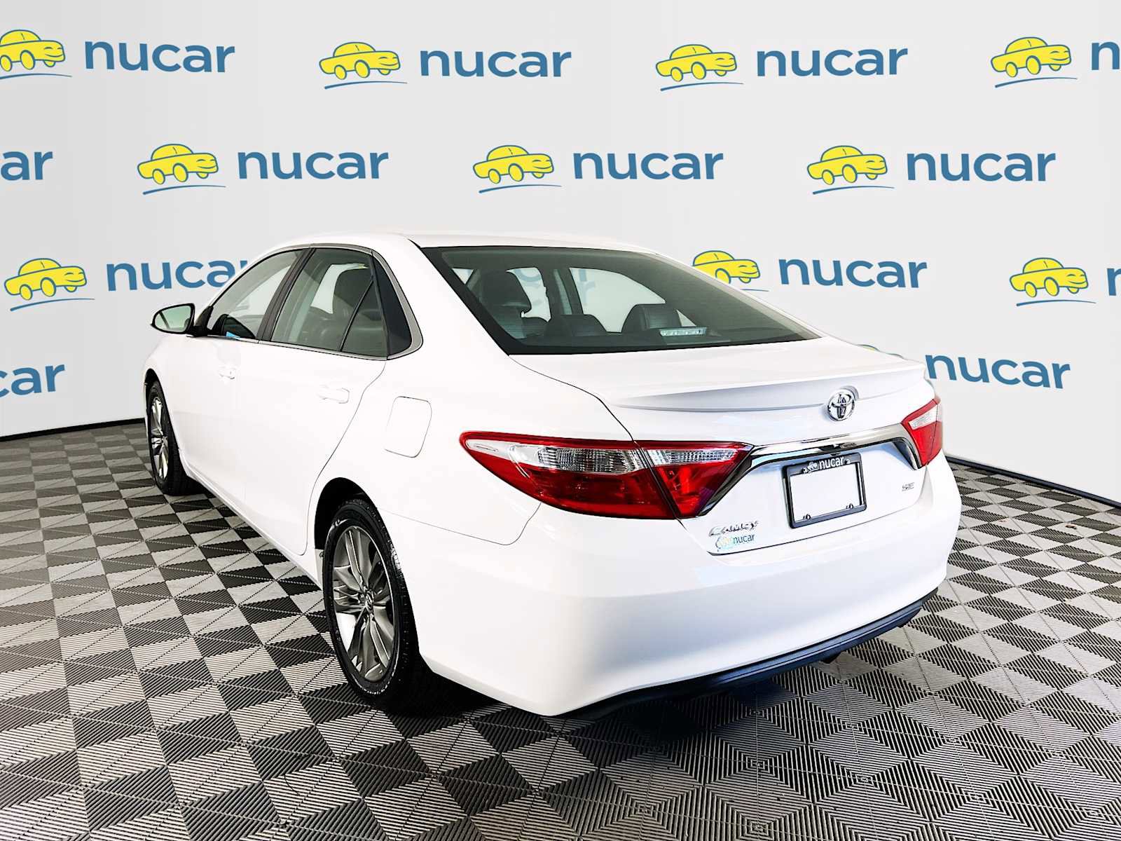 Used 2015 Toyota Camry SE image 5