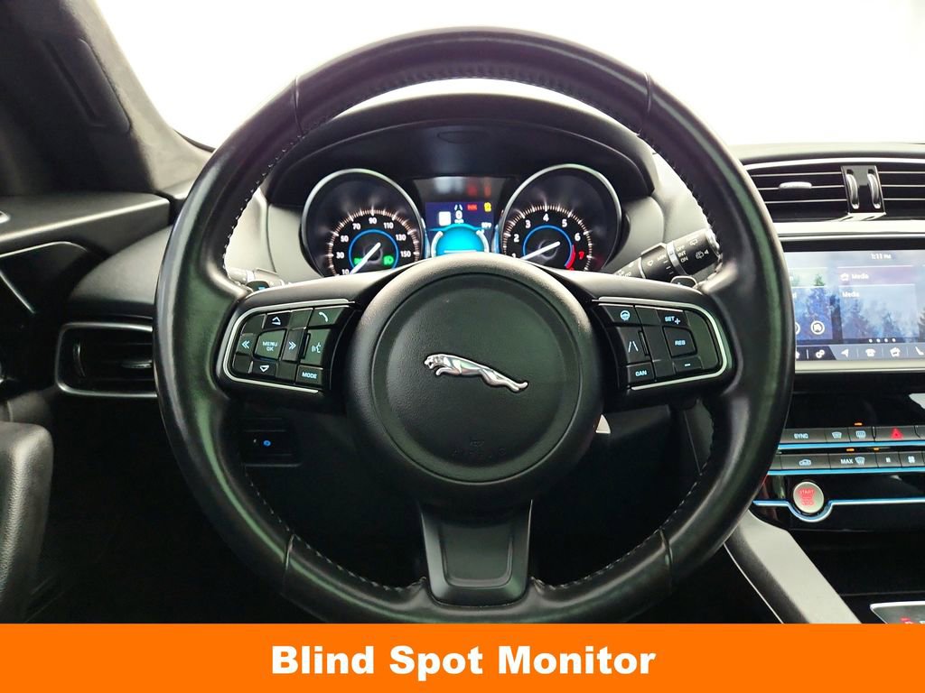 Used 2020 Jaguar F-PACE Premium image 14