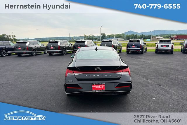 Used 2025 Hyundai Elantra Limited FWD image 23