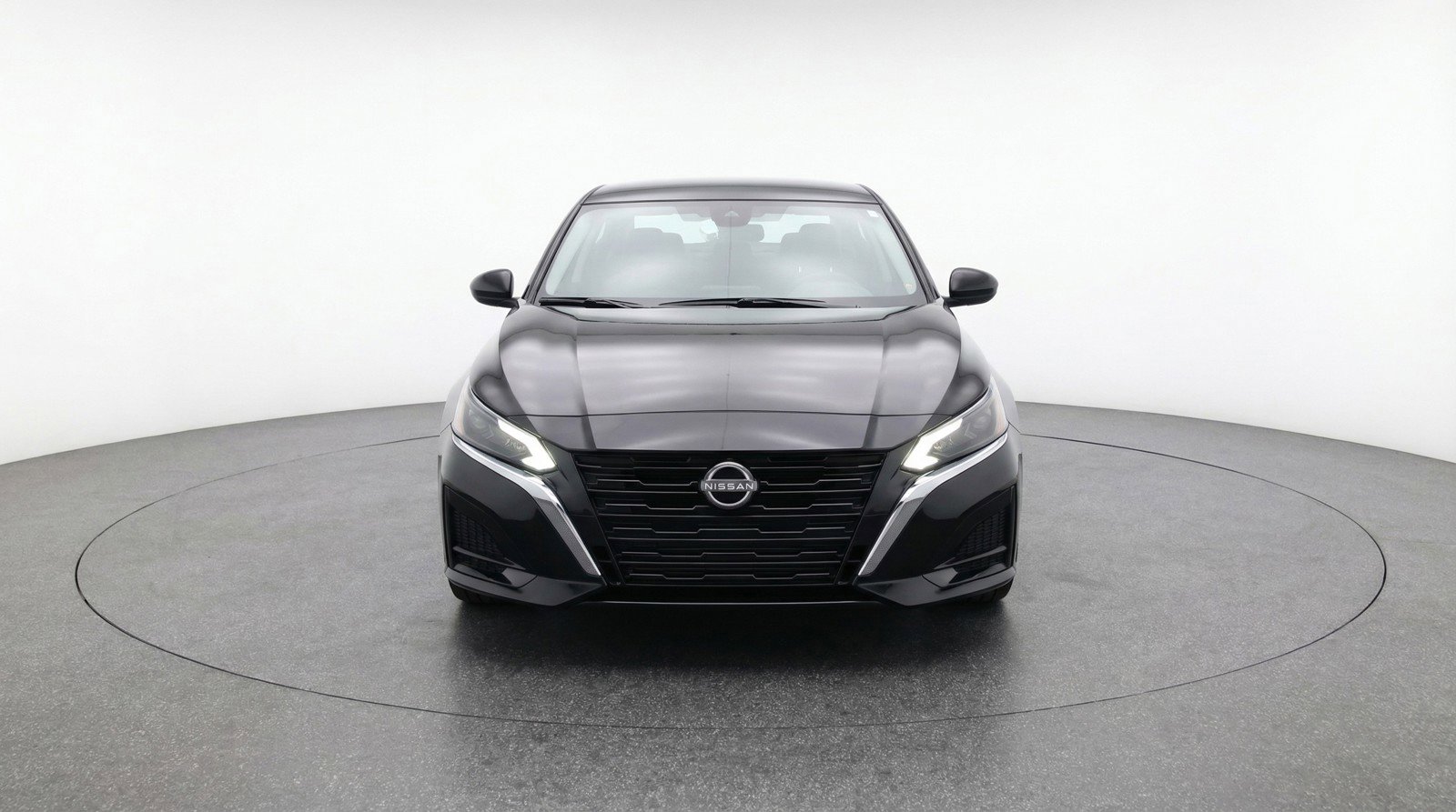 Used 2025 Nissan Altima 2.5 SV FWD image 2