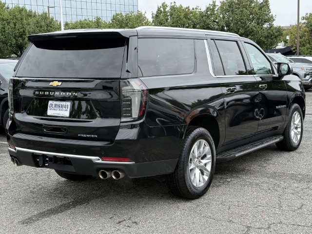 Used 2025 Chevrolet Suburban Premier AWD/4WD image 2