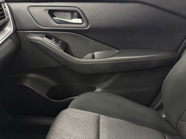 Used 2024 Nissan Rogue SV FWD image 25