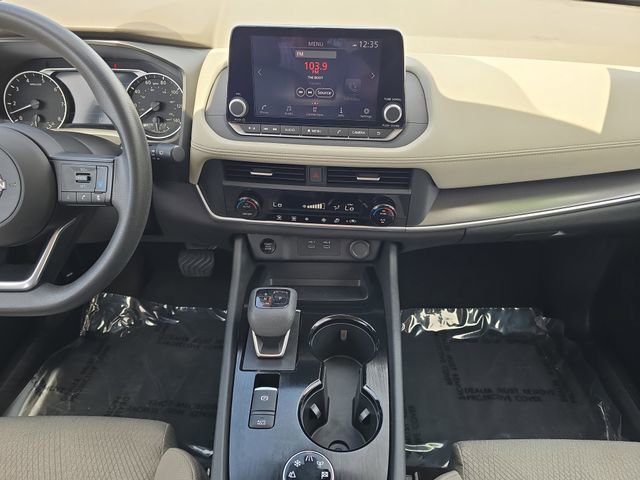 Used 2024 Nissan Rogue SV image 11