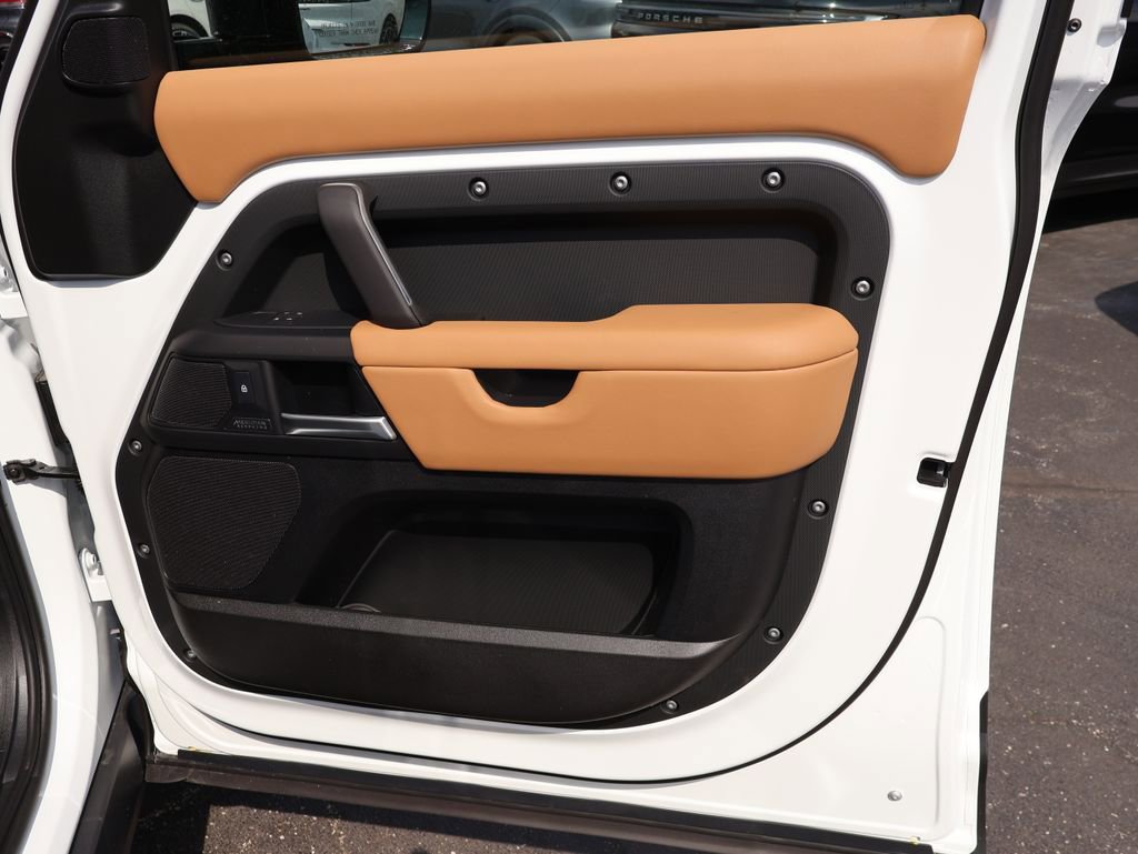 New 2026 Land Rover Defender 110 X-Dynamic SE image 11