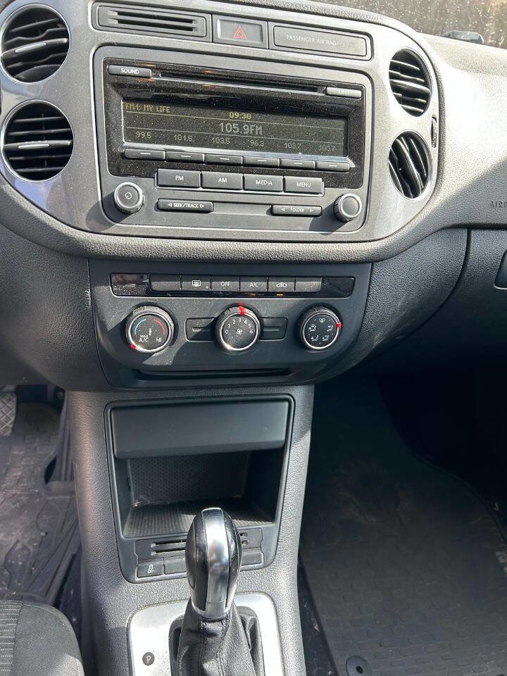 Used 2013 Volkswagen Tiguan S image 30