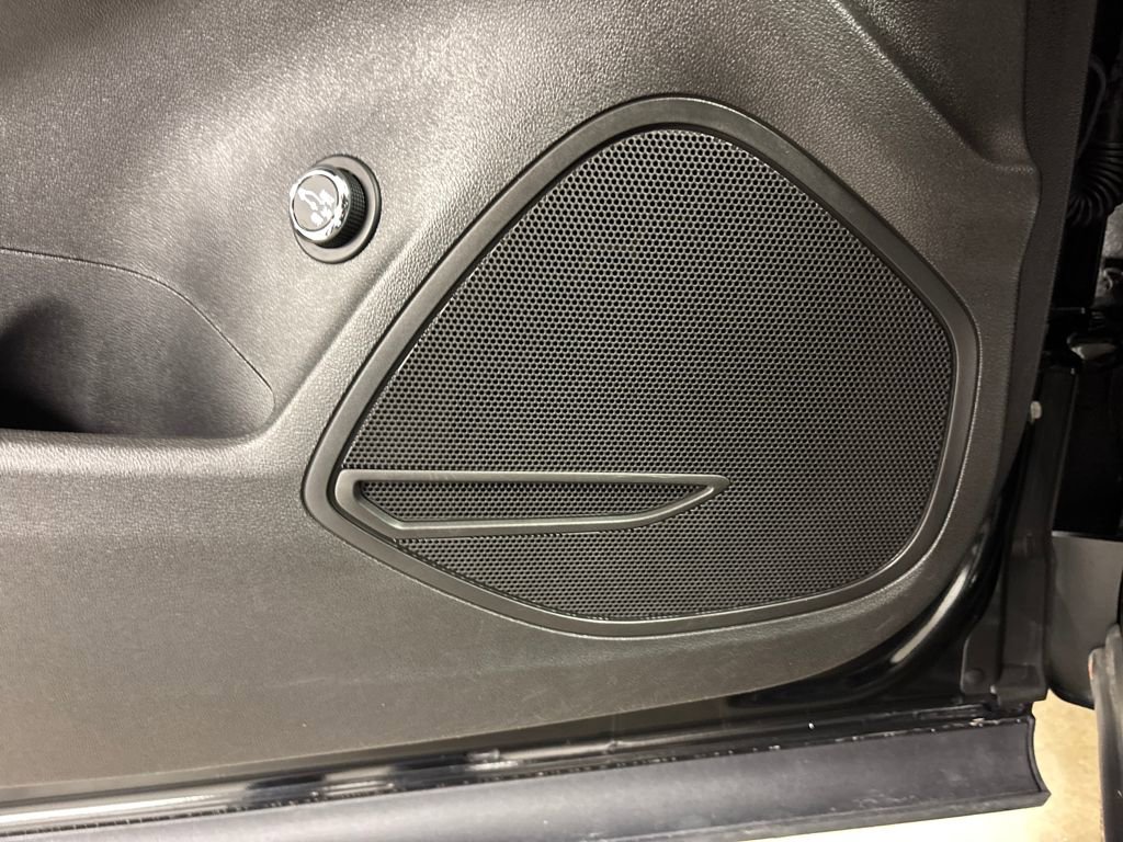 Used 2023 Buick Envision Essence image 25