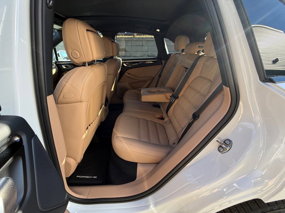 New 2026 Porsche Macan image 20