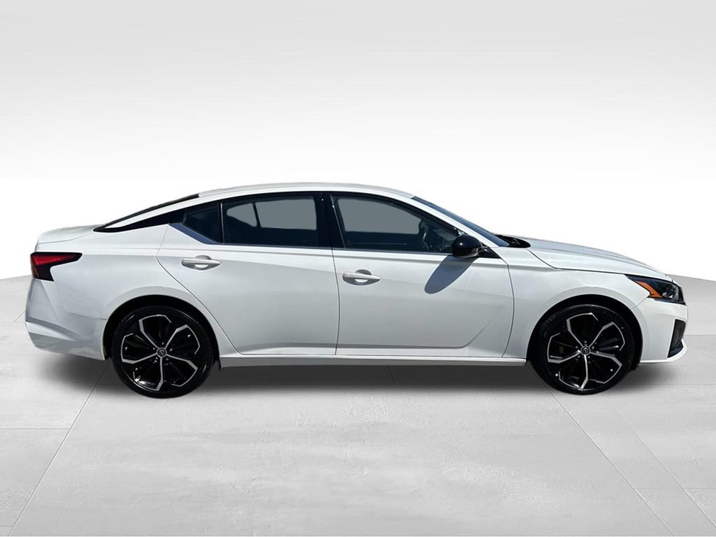Used 2024 Nissan Altima 2.5 SR FWD image 8
