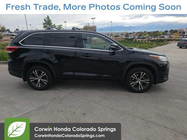 Used 2017 Toyota Highlander LE AWD/4WD image 2