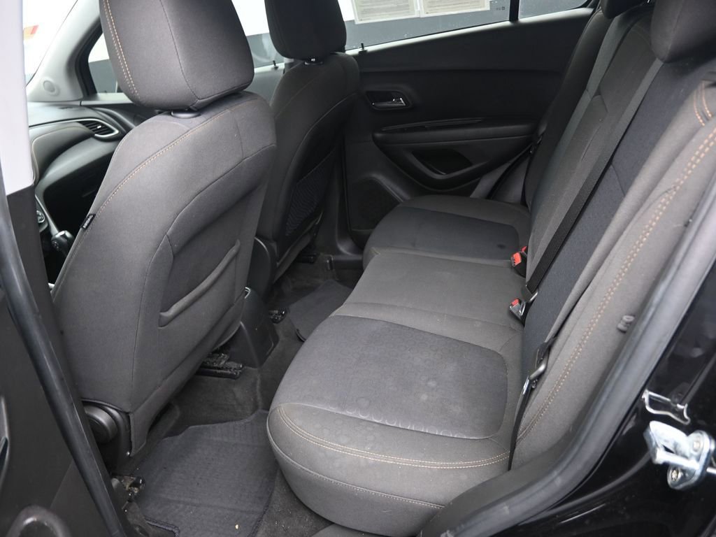Used 2020 Chevrolet Trax LS image 11